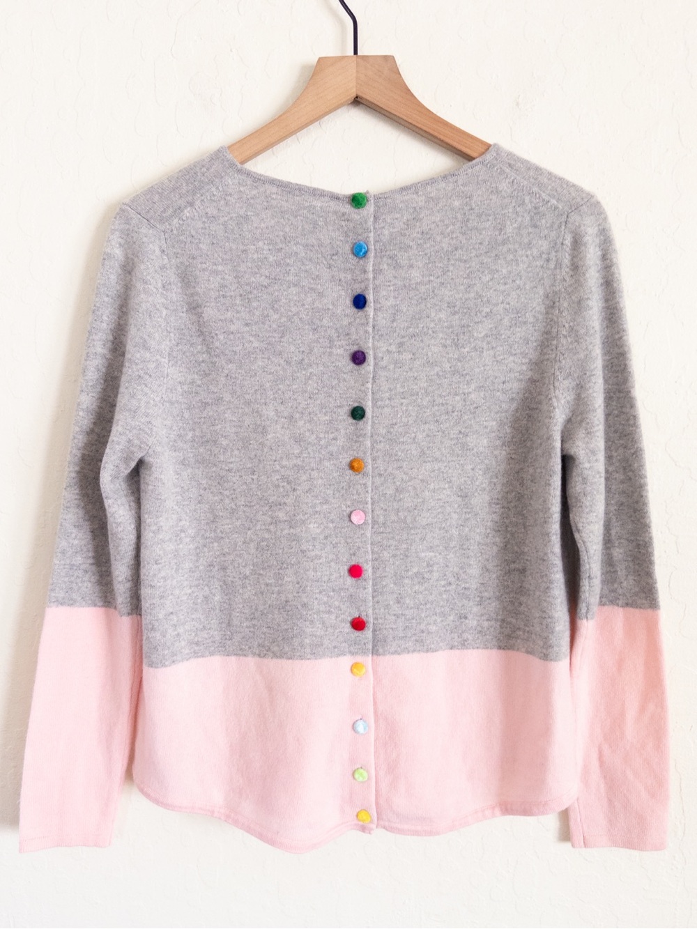 Kier + J 100% Cashmere Rainbow Button Back Pullover Crewneck Sweater Medium Gray